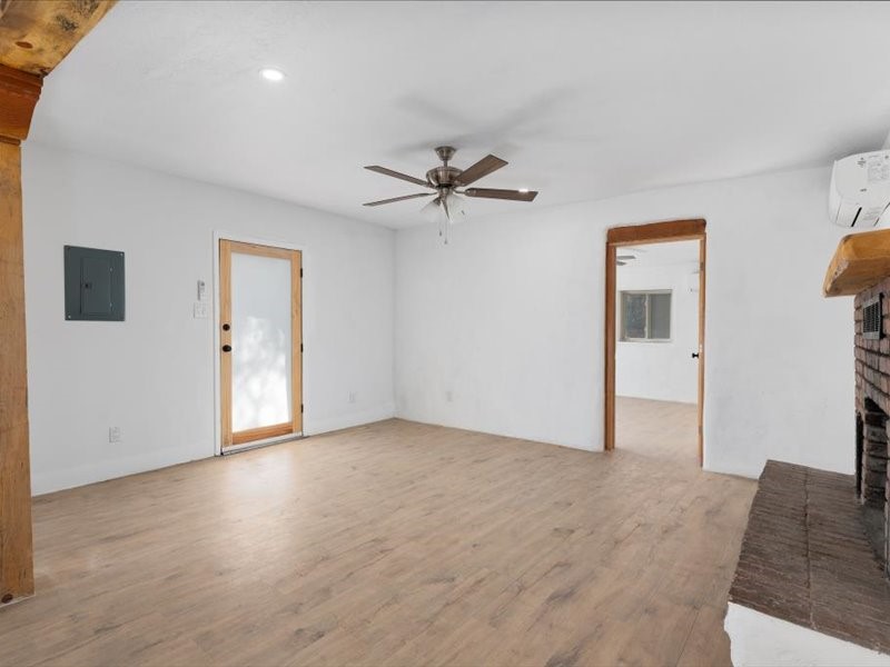 1614 W Alameda Street