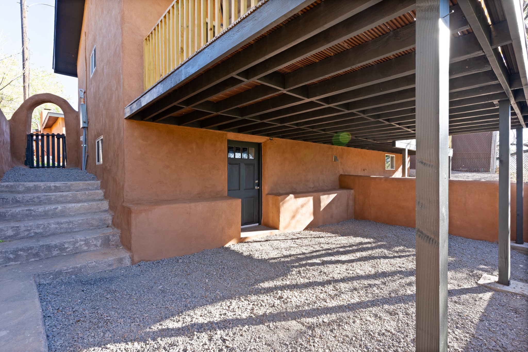 1614 W Alameda Street