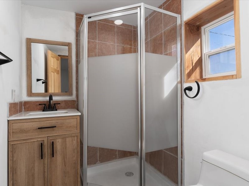 1614 W Alameda Street