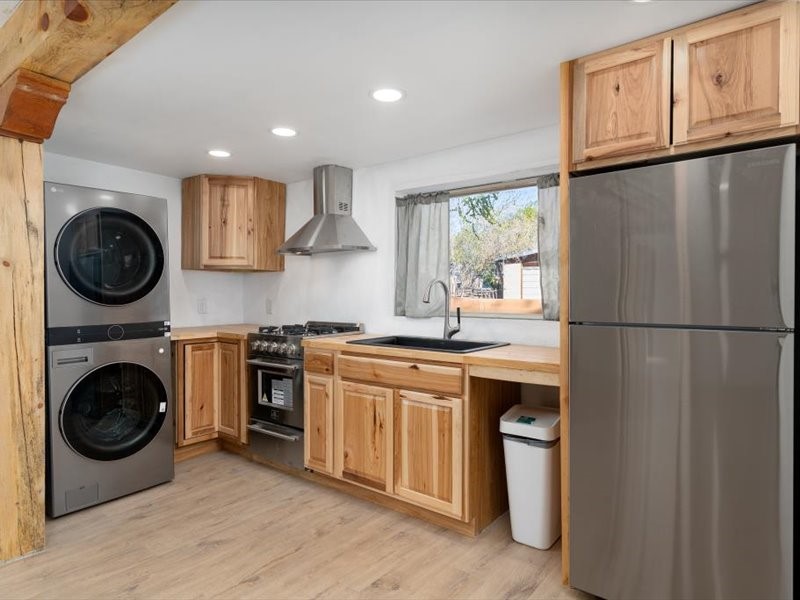 1614 W Alameda Street