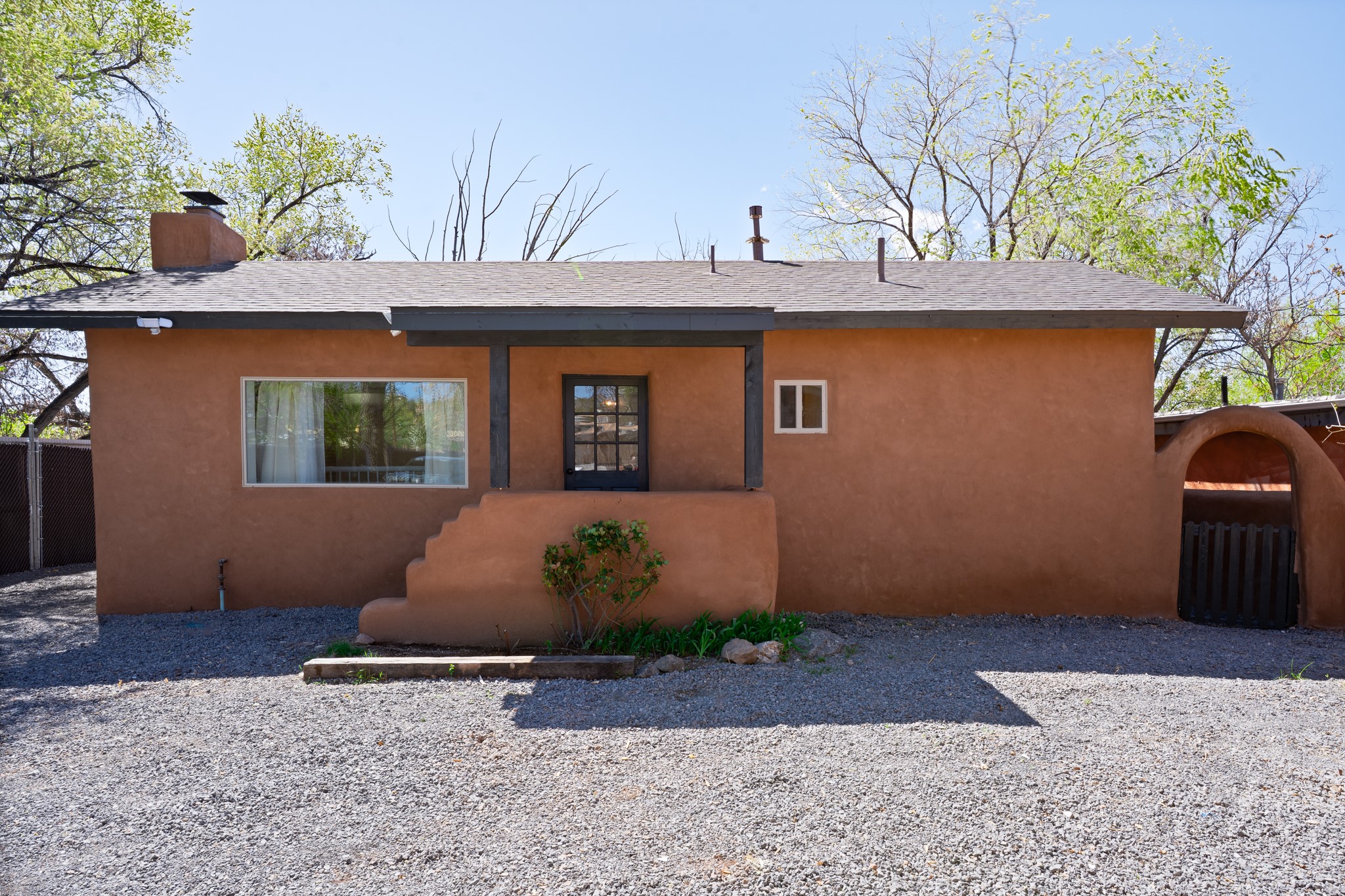 1614 W Alameda Street