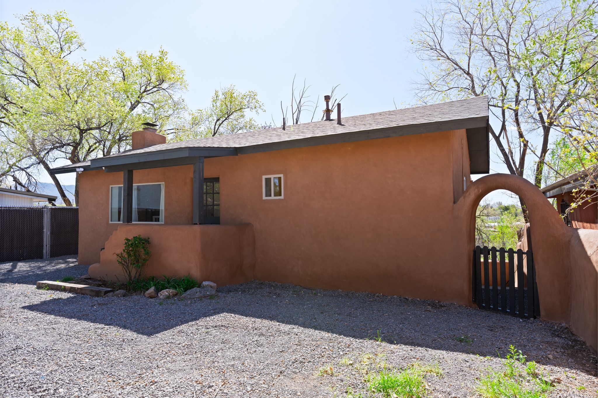 1614 W Alameda Street