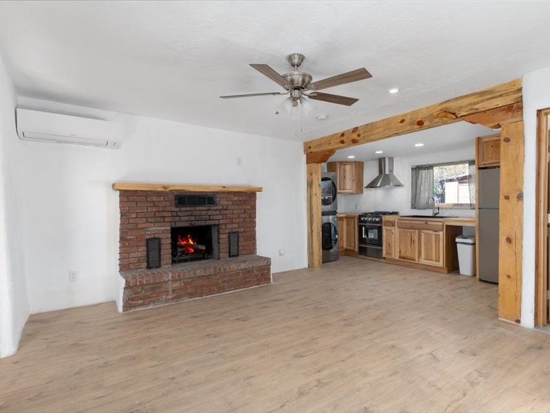 1614 W Alameda Street