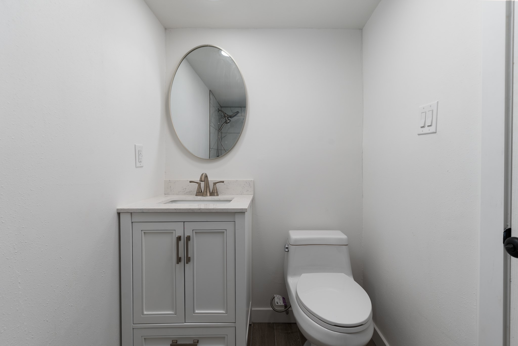 1614 W Alameda Street