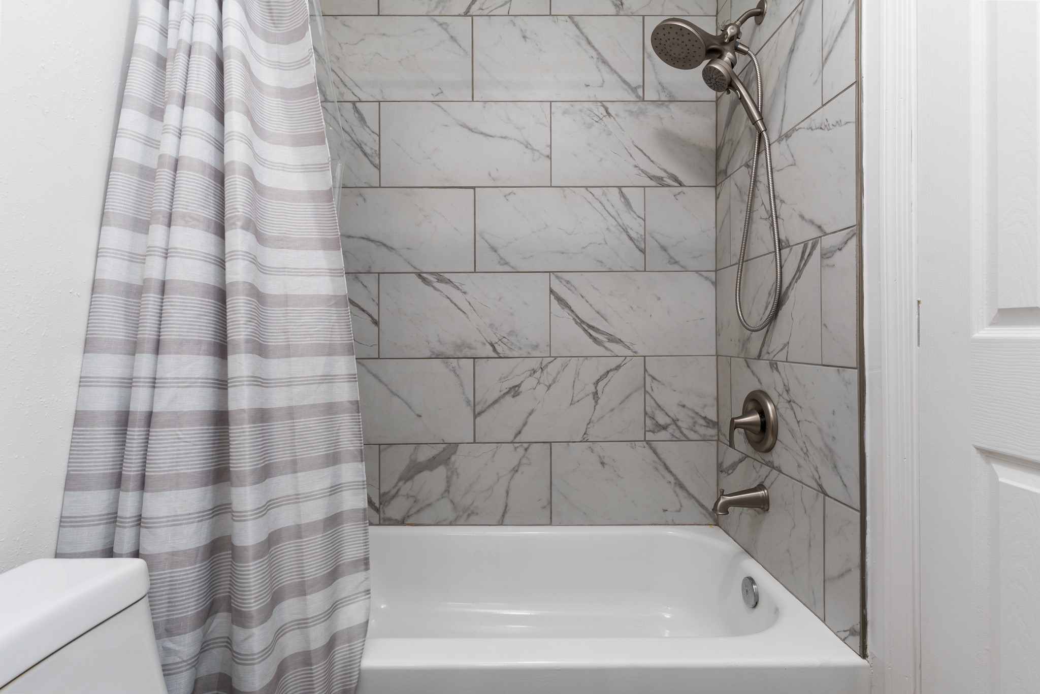 1614 W Alameda Street