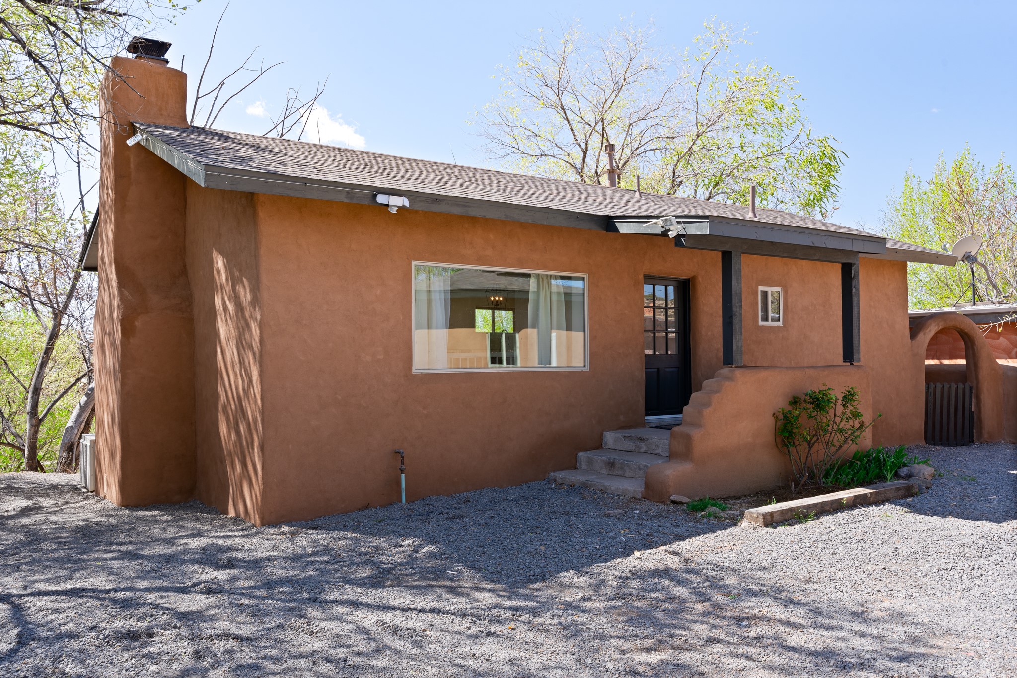 1614 W Alameda Street