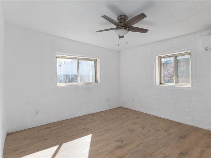 1614 W Alameda Street