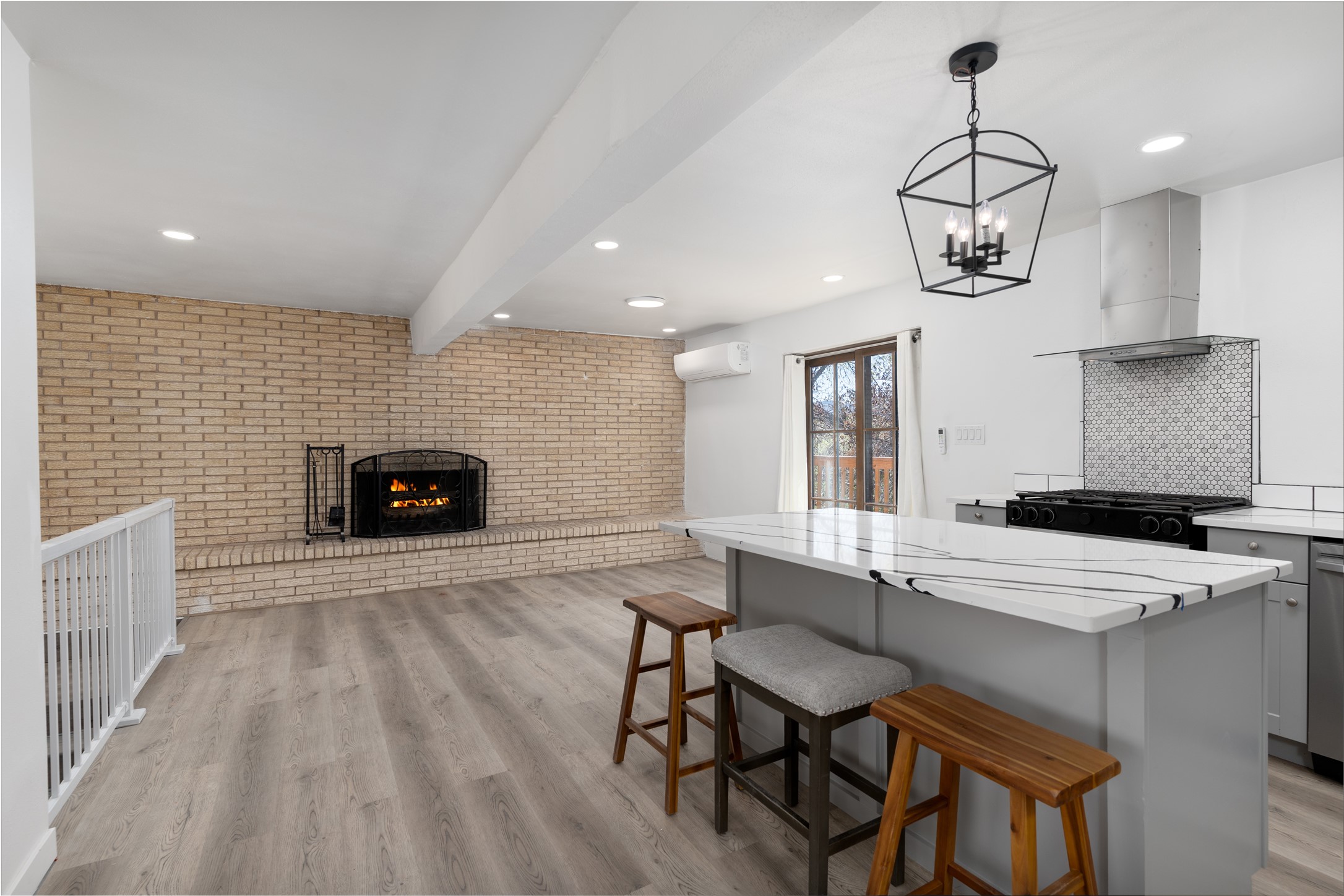 1614 W Alameda Street