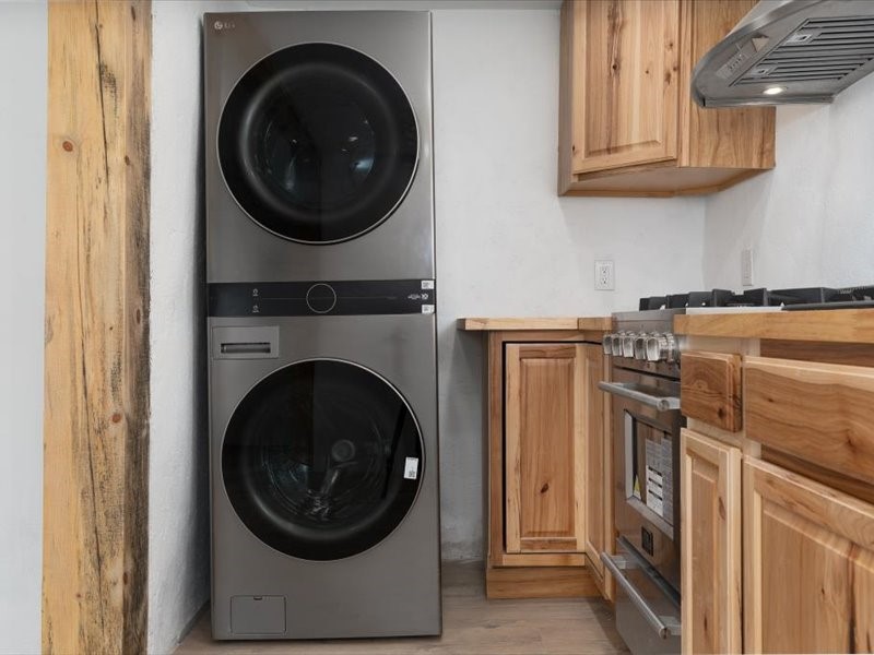 1614 W Alameda Street