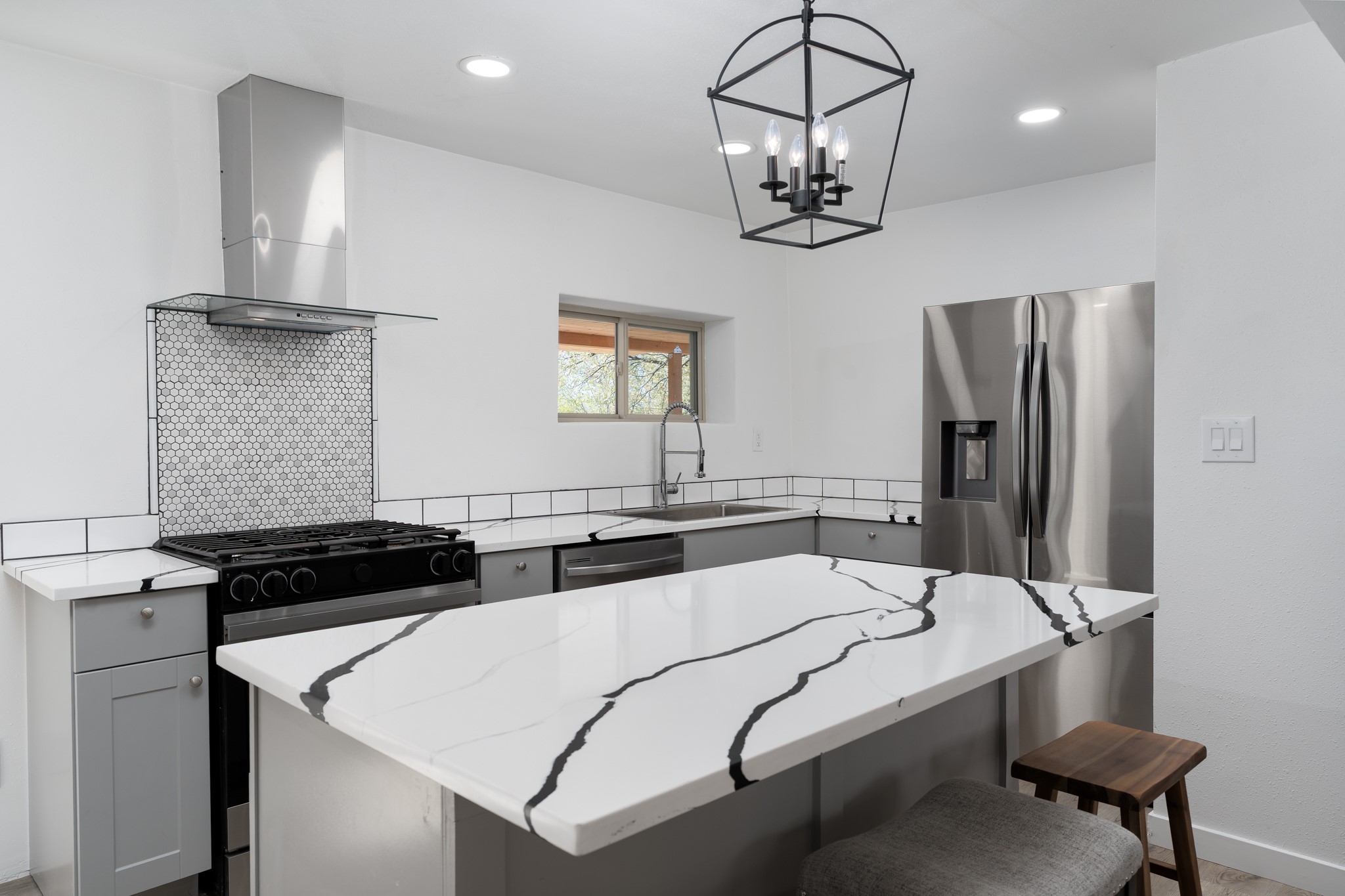 1614 W Alameda Street