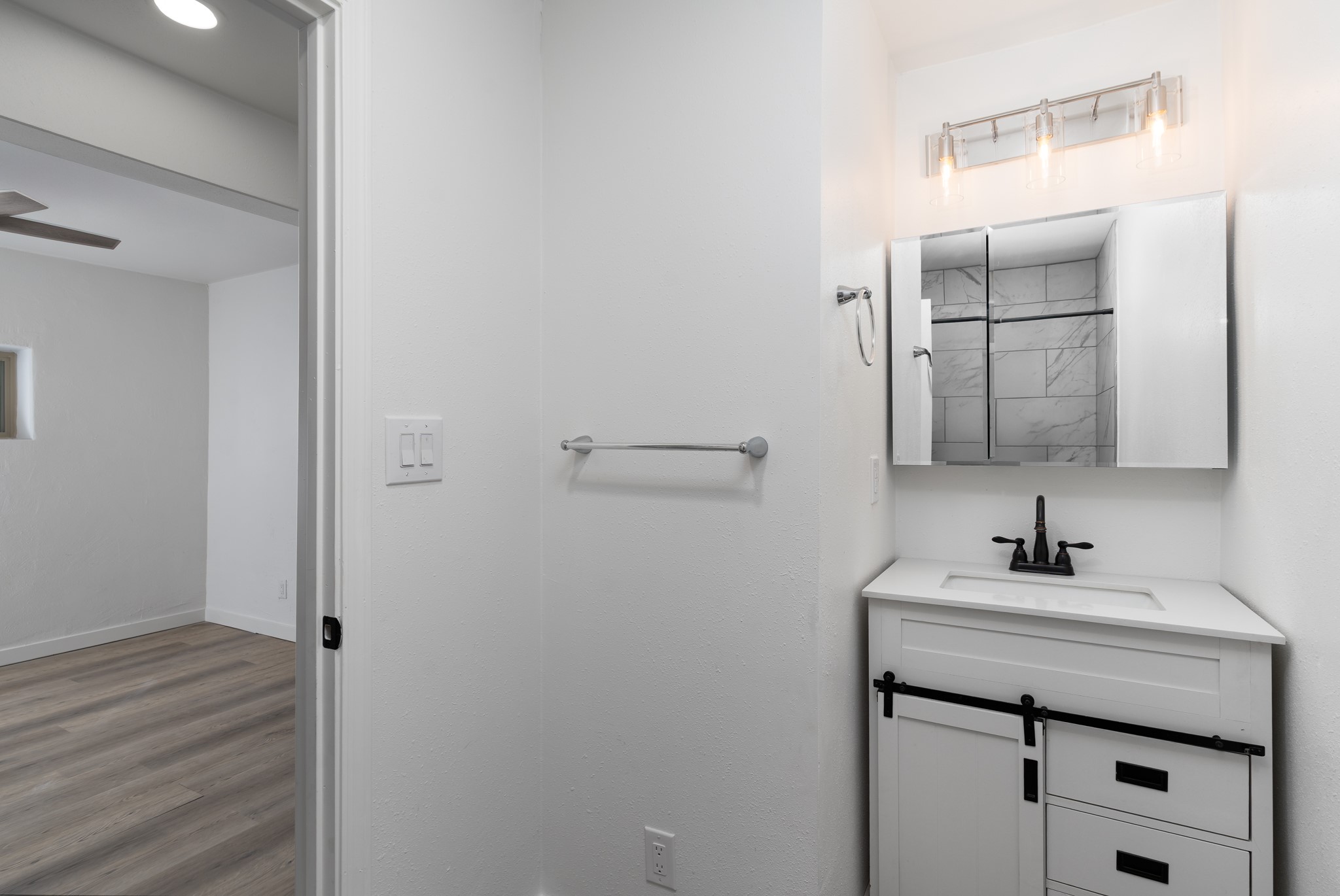 1614 W Alameda Street