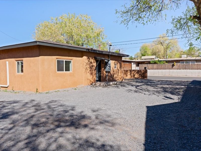 1614 W Alameda Street