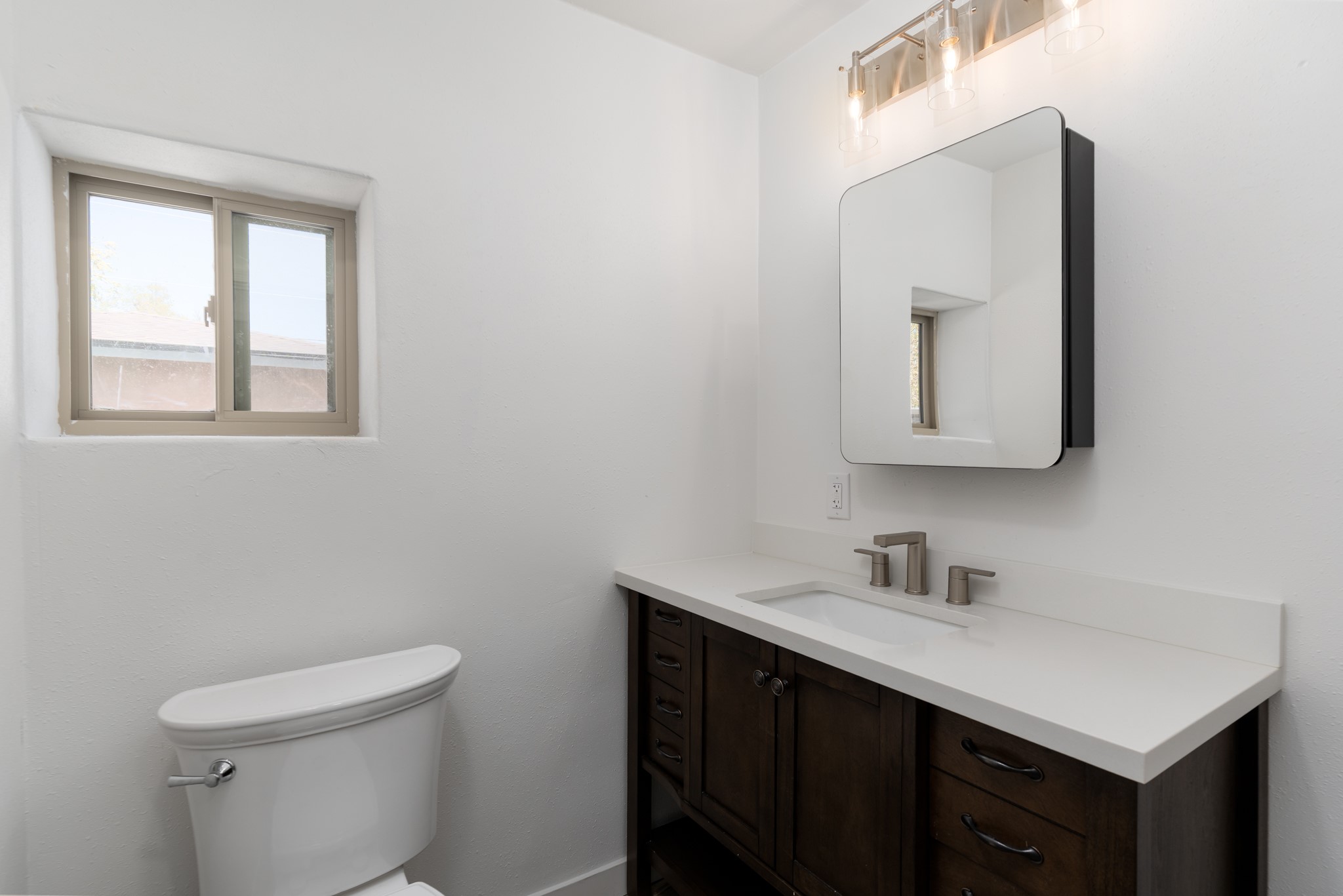 1614 W Alameda Street