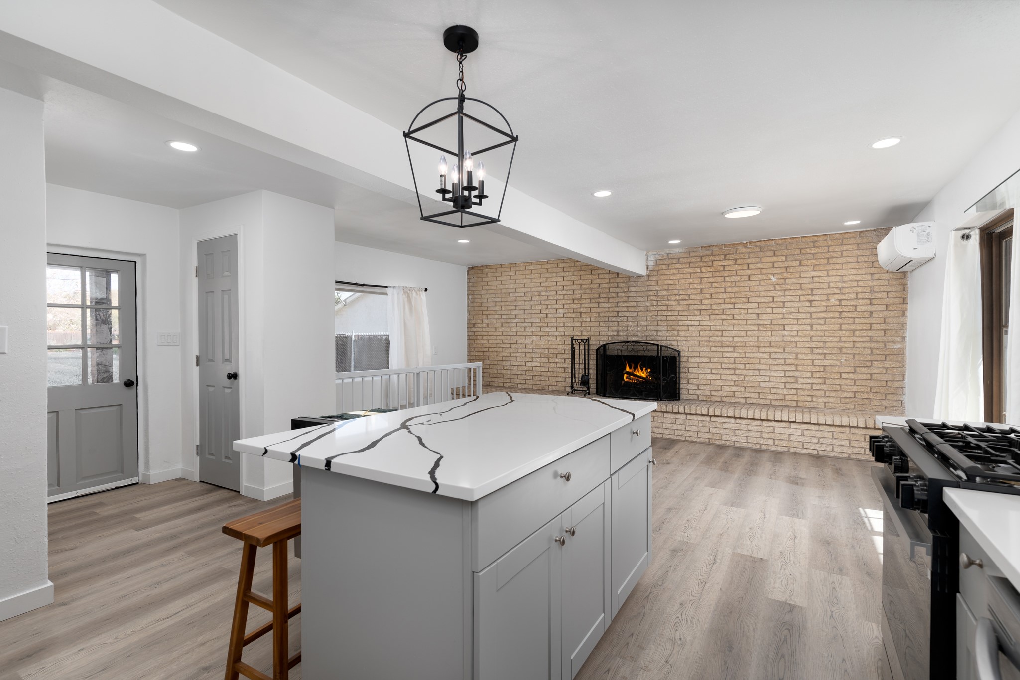 1614 W Alameda Street