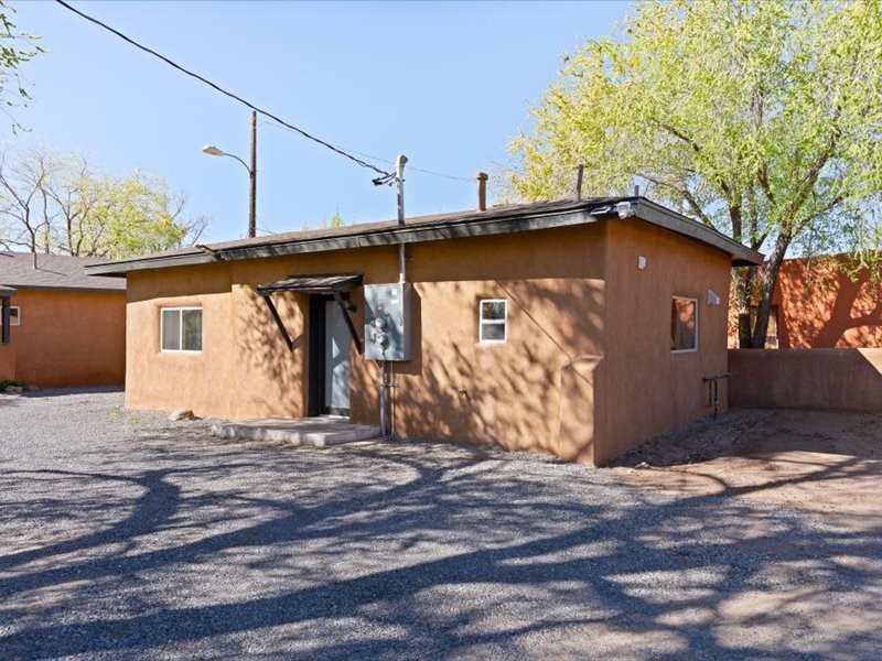 1614 W Alameda Street