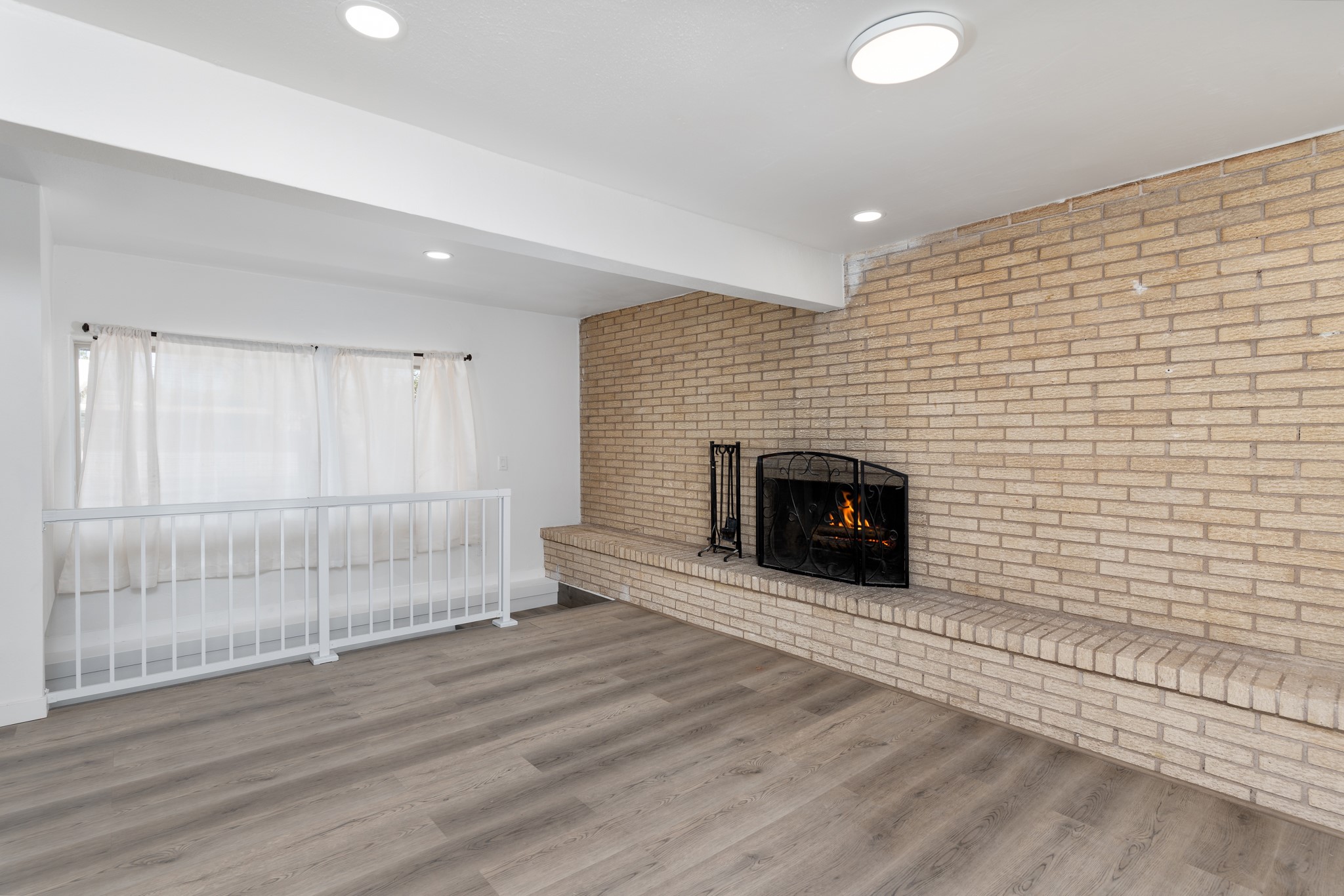 1614 W Alameda Street