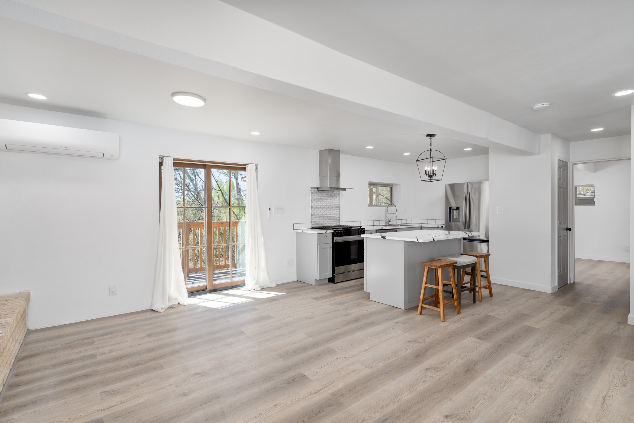 1614 W Alameda Street