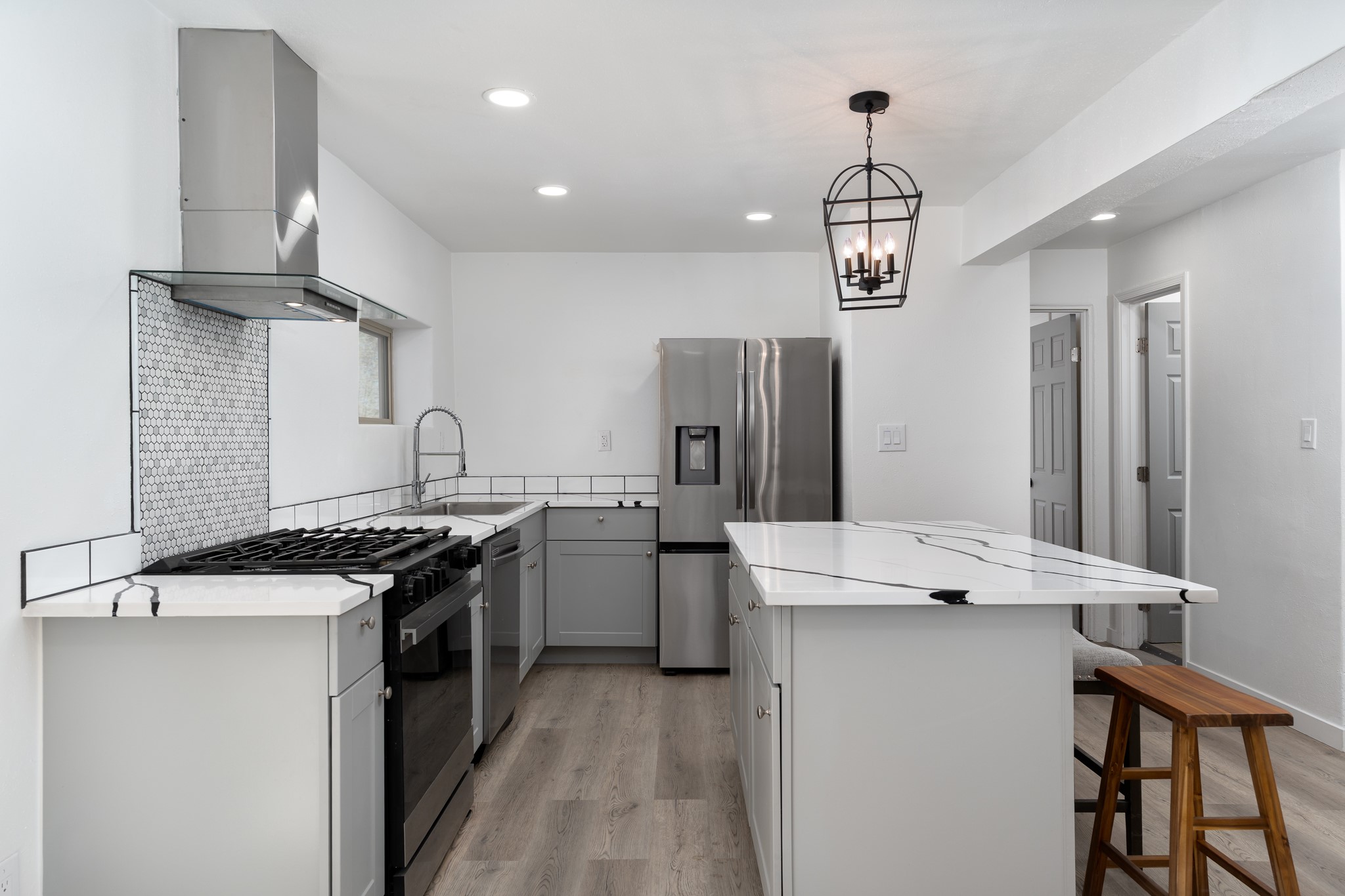 1614 W Alameda Street