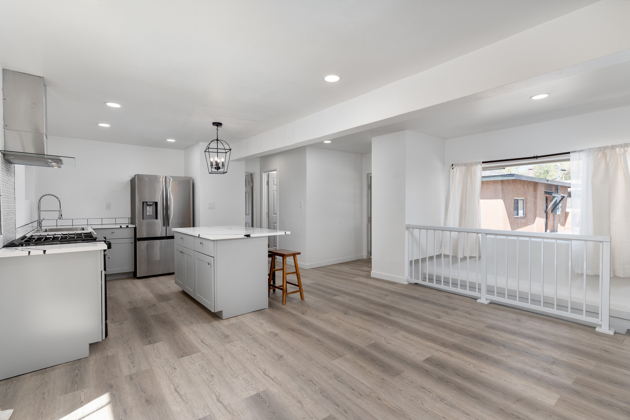 1614 W Alameda Street