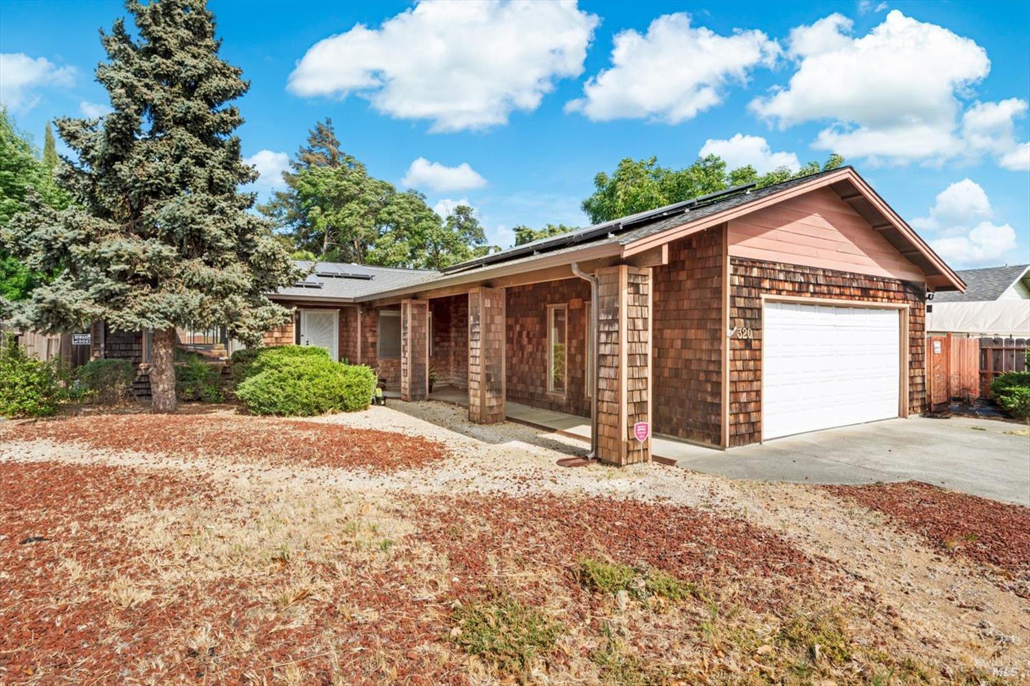 320 Serrano Ct