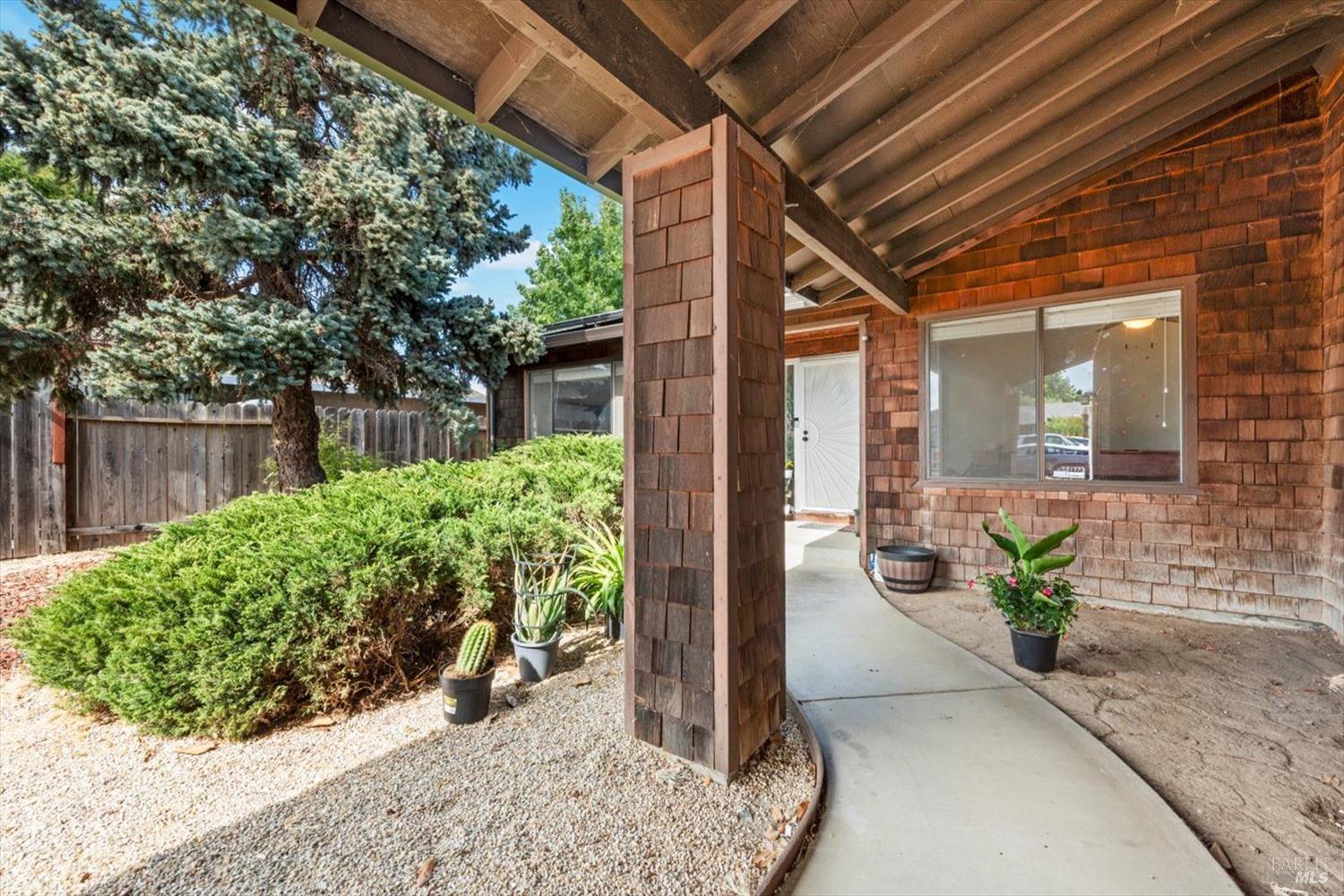 320 Serrano Ct