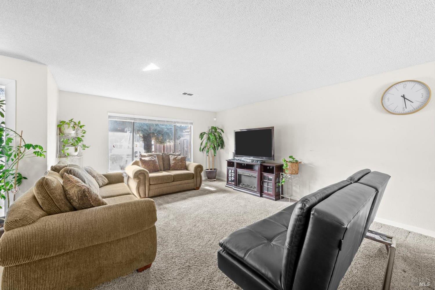 320 Serrano Ct