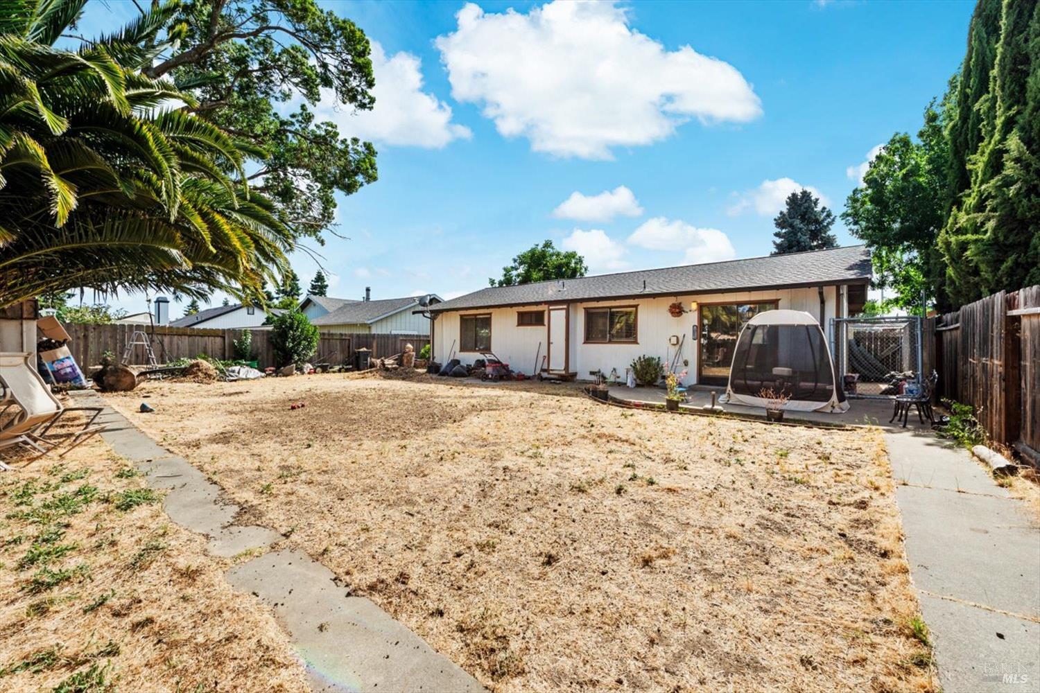320 Serrano Ct