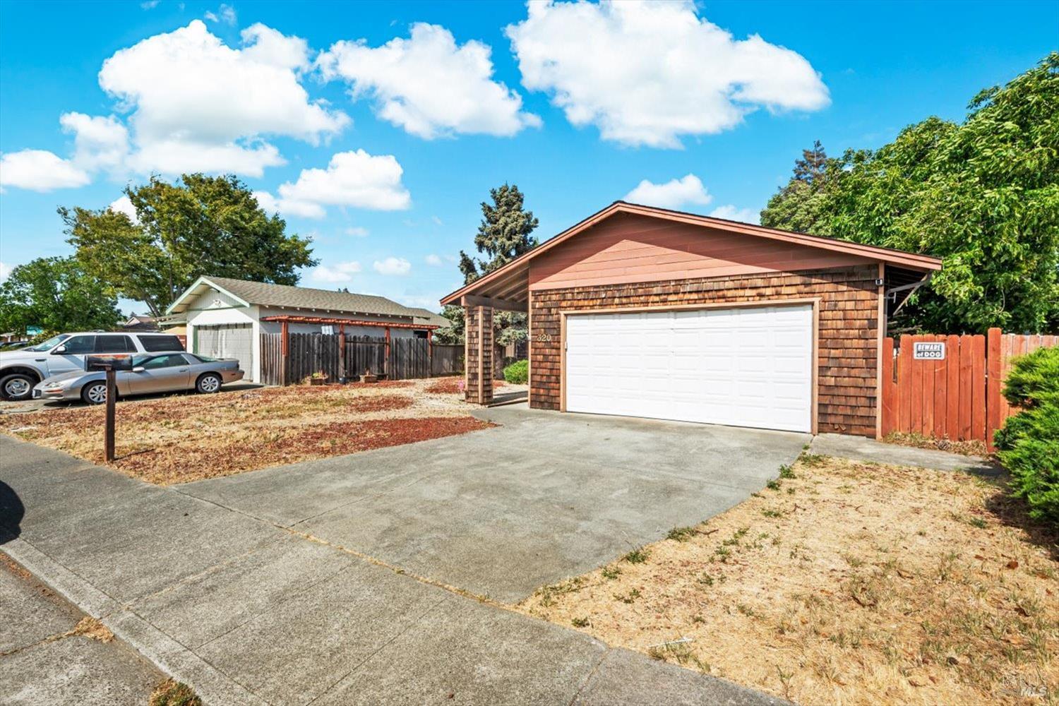 320 Serrano Ct