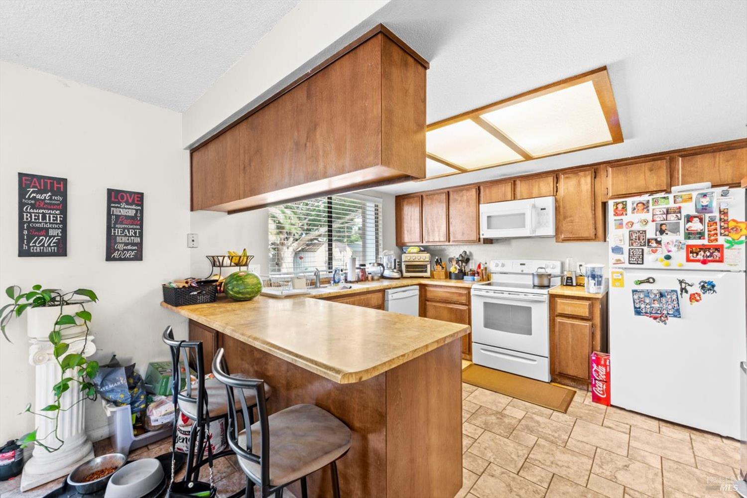 320 Serrano Ct