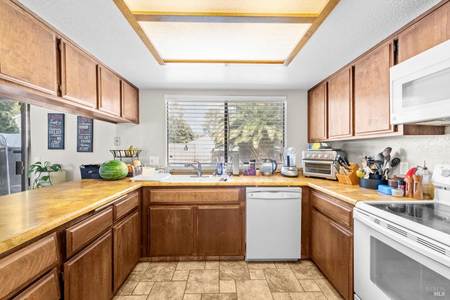 320 Serrano Ct