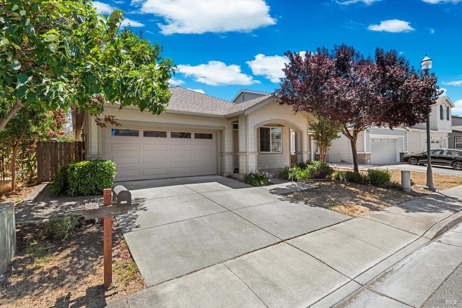 5038 Rowe Dr