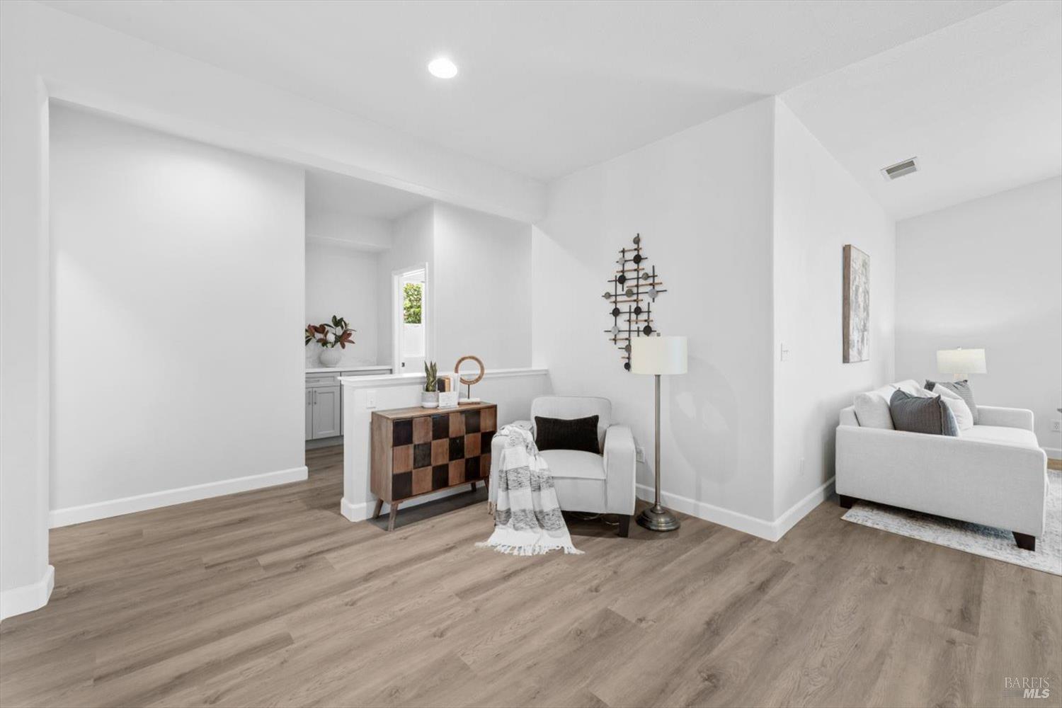 5038 Rowe Dr