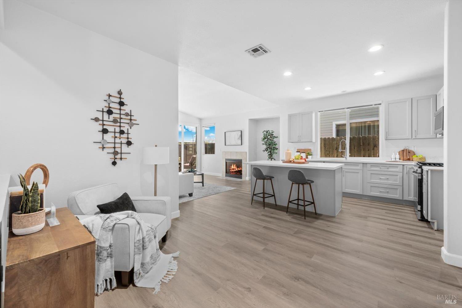 5038 Rowe Dr