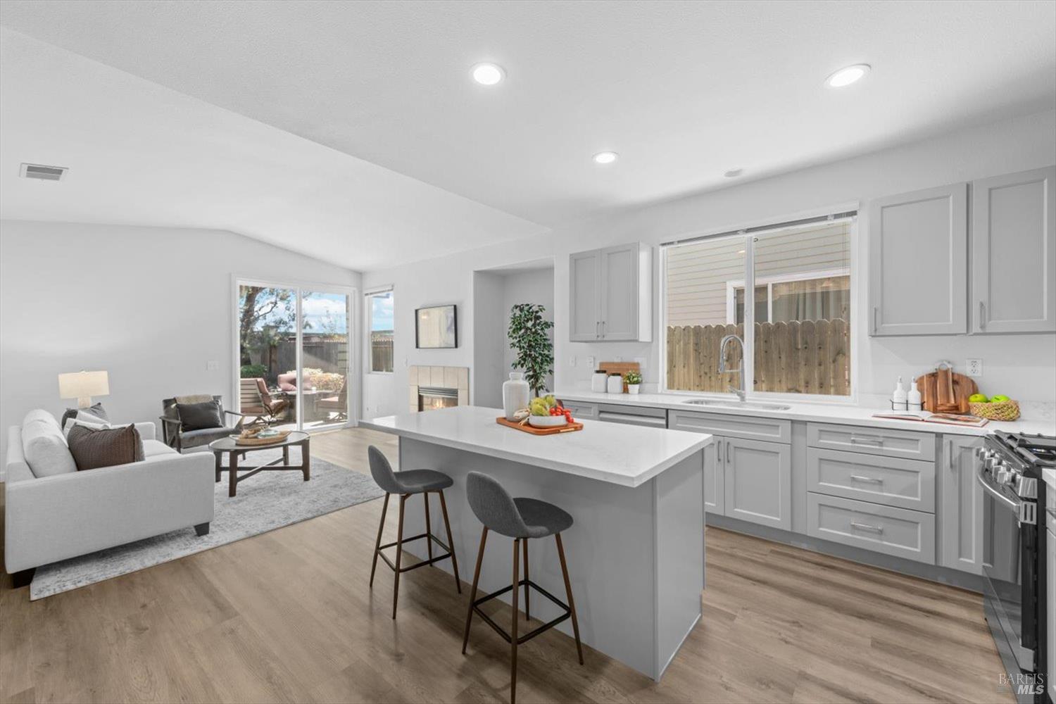 5038 Rowe Dr