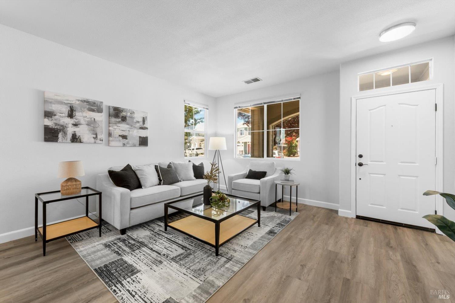 5038 Rowe Dr