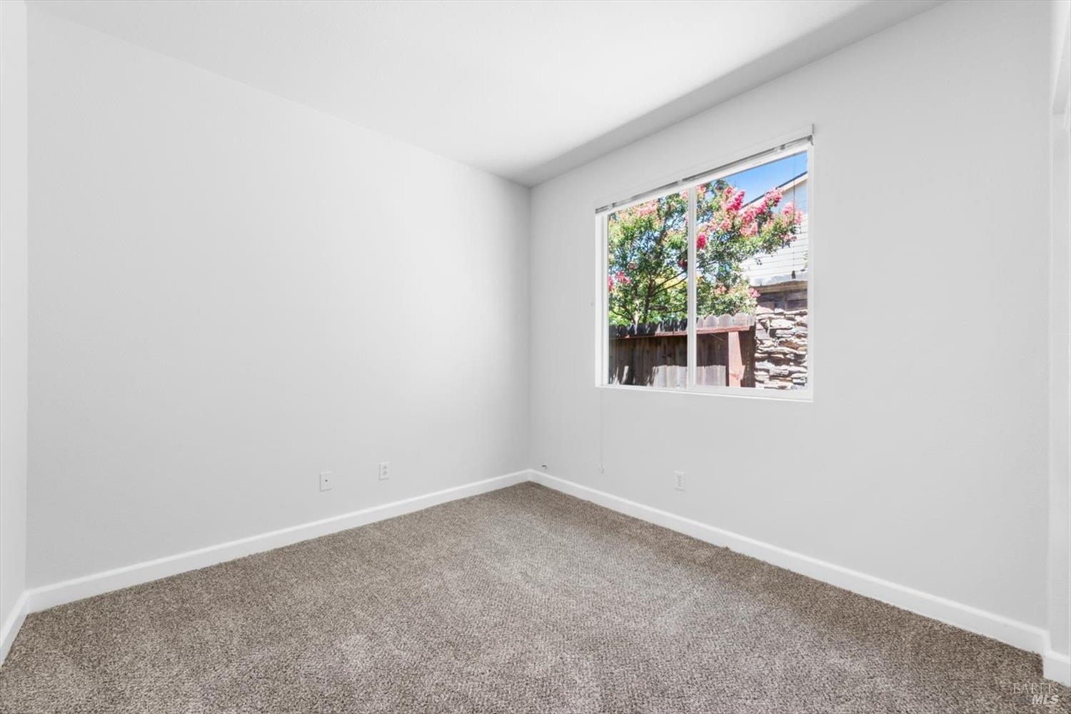 5038 Rowe Dr