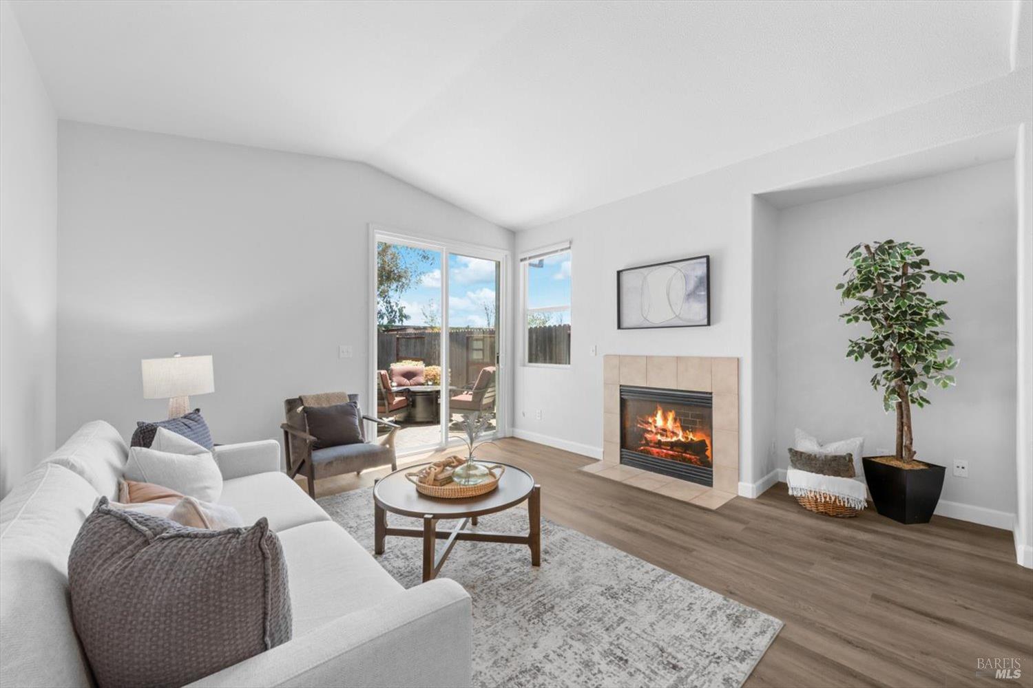 5038 Rowe Dr