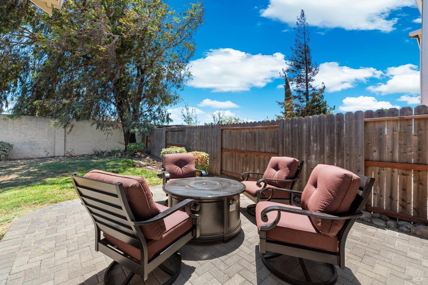5038 Rowe Dr