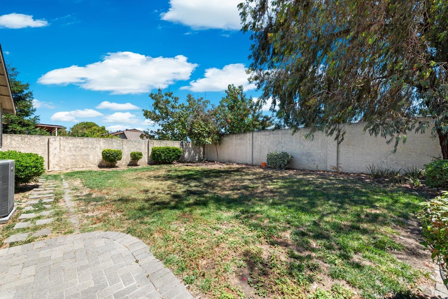 5038 Rowe Dr