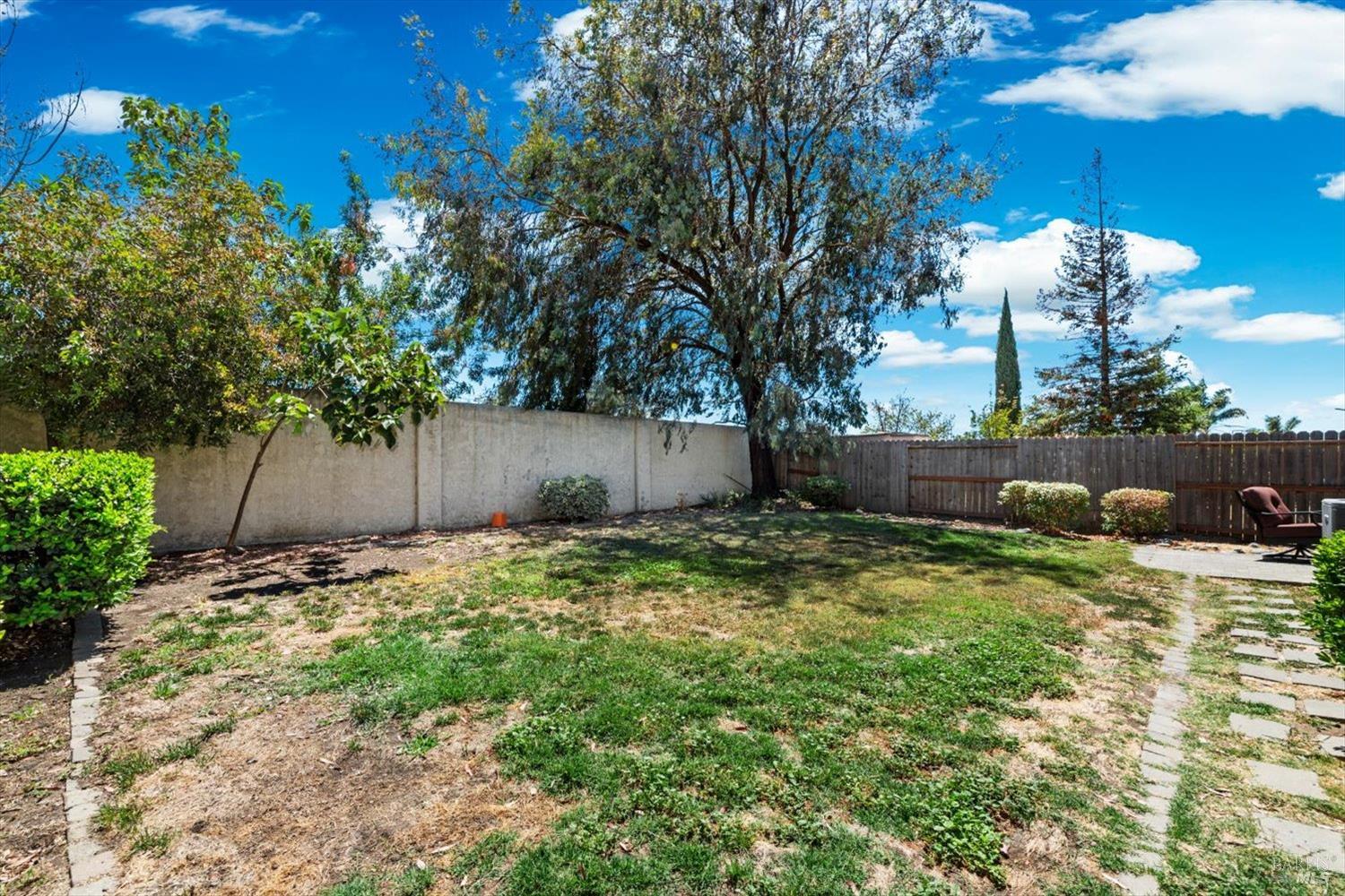 5038 Rowe Dr