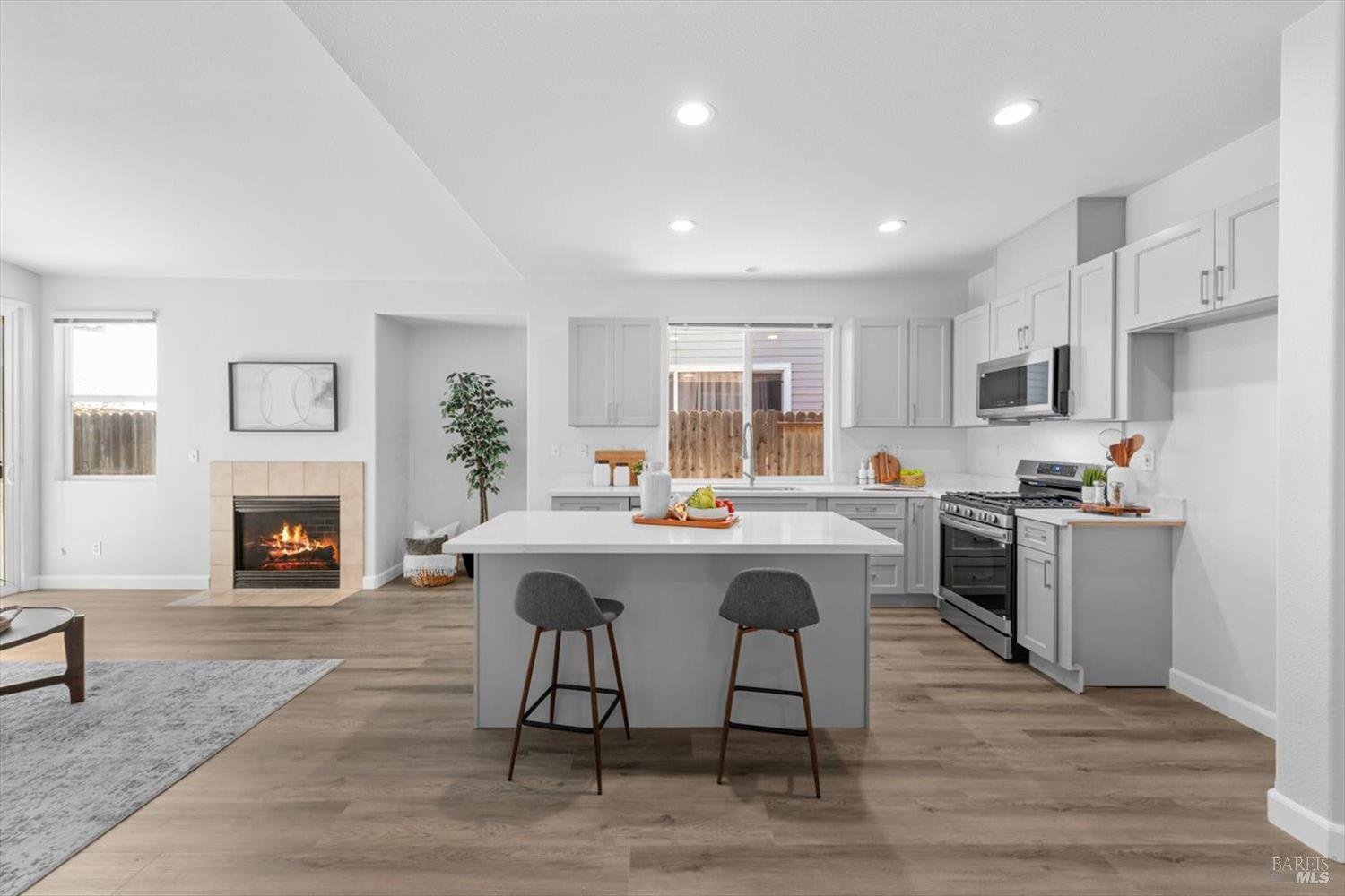 5038 Rowe Dr