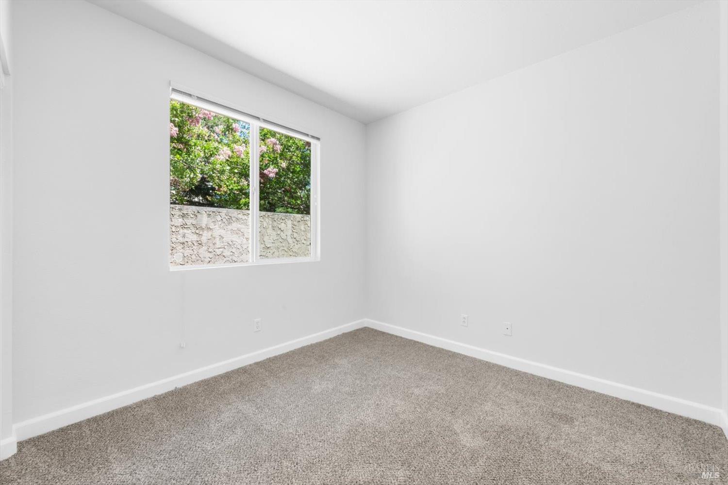 5038 Rowe Dr