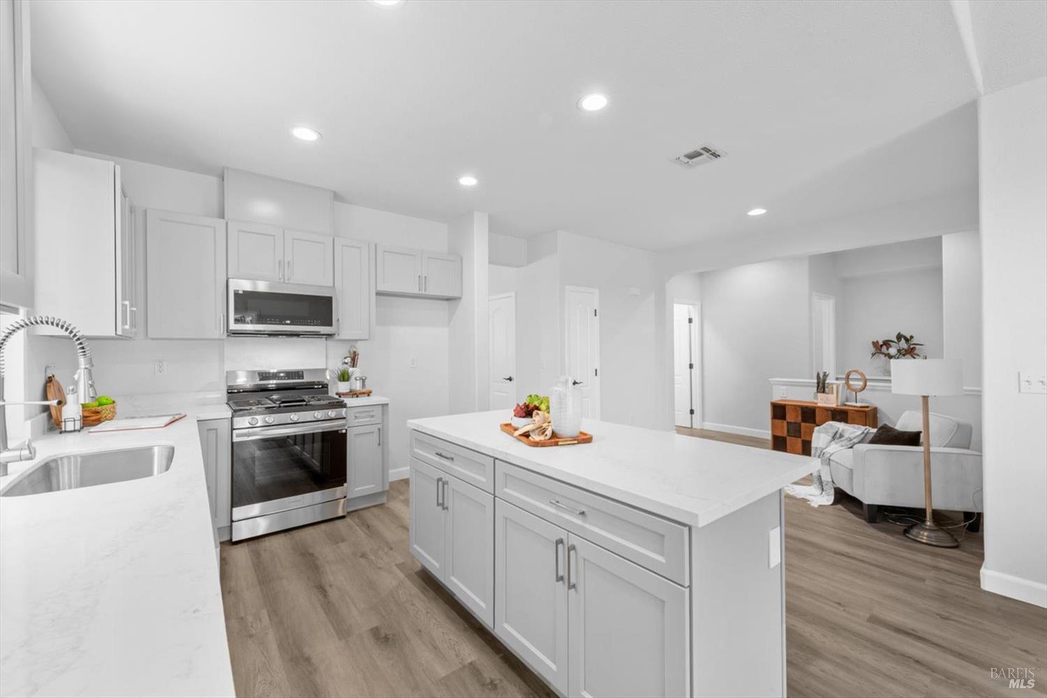 5038 Rowe Dr