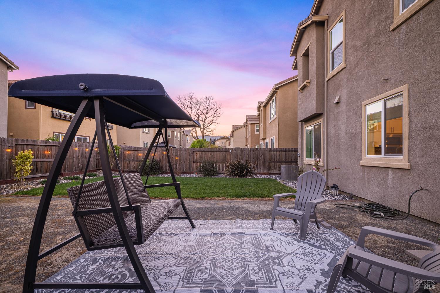 938 Fruit Stand Circle