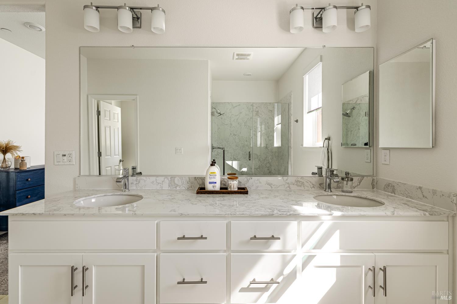 938 Fruit Stand Circle