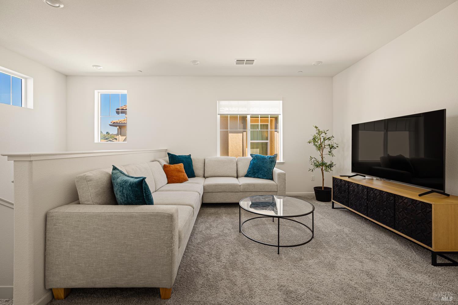 938 Fruit Stand Circle