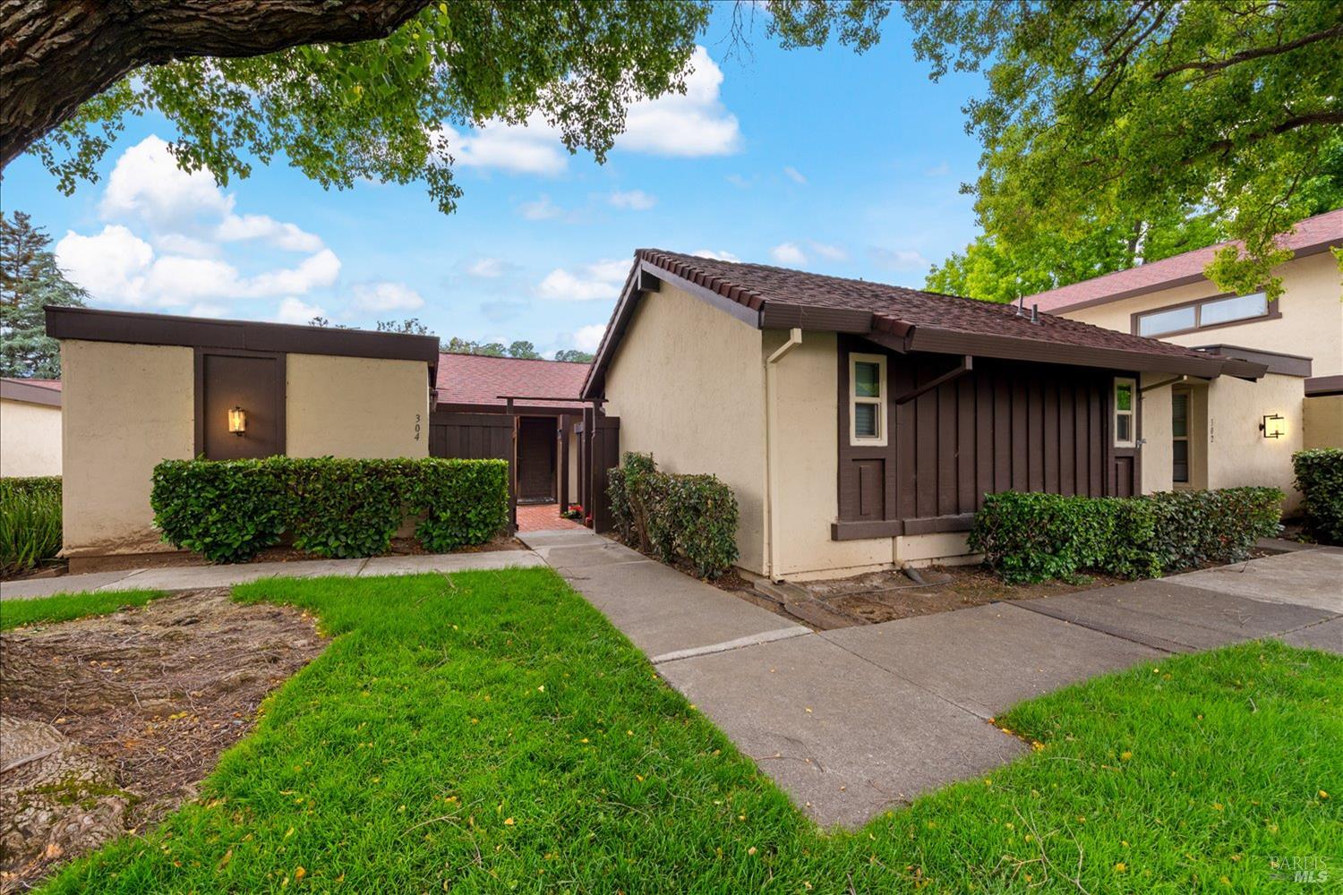 304 Acorn Court