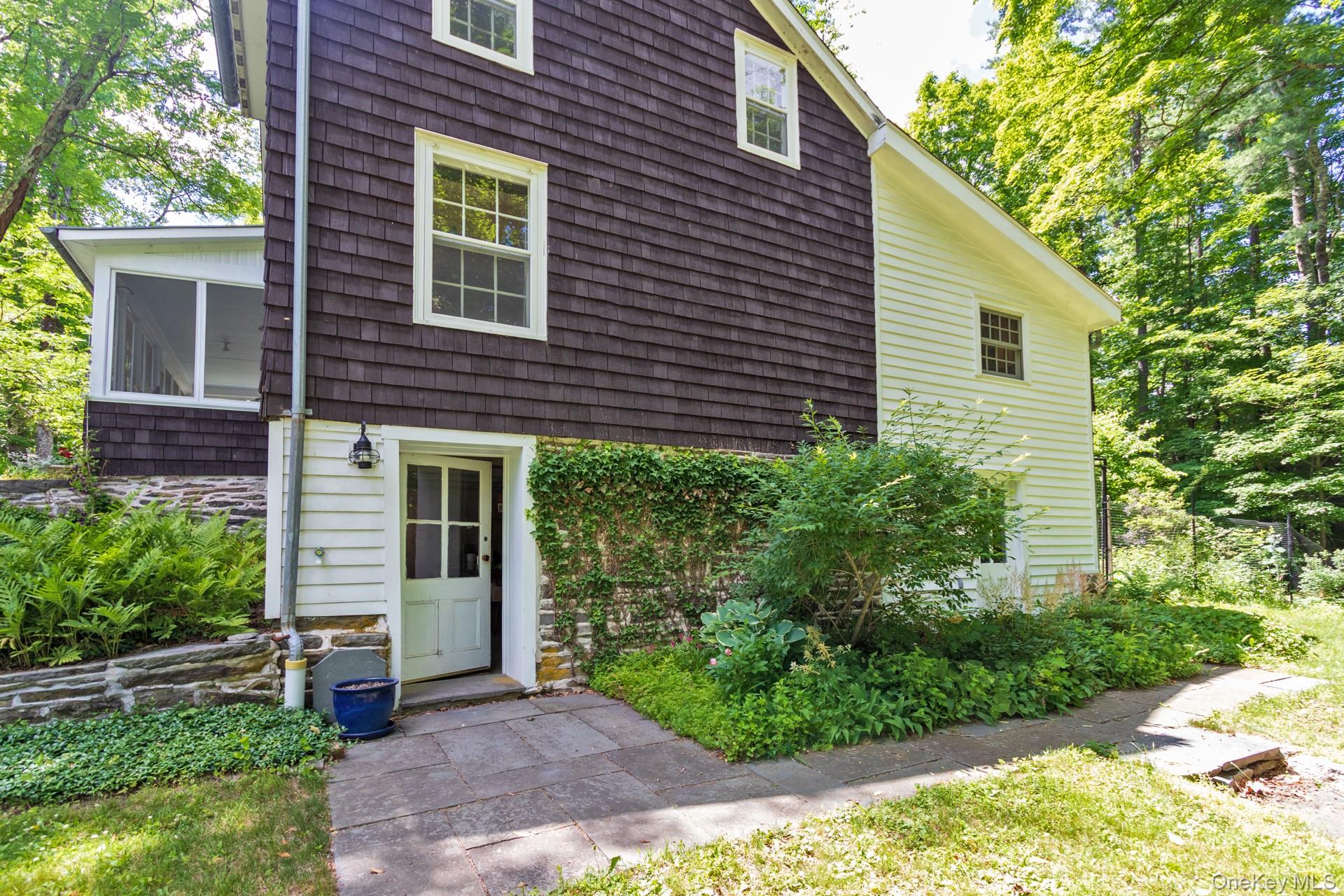 43 Krom Road