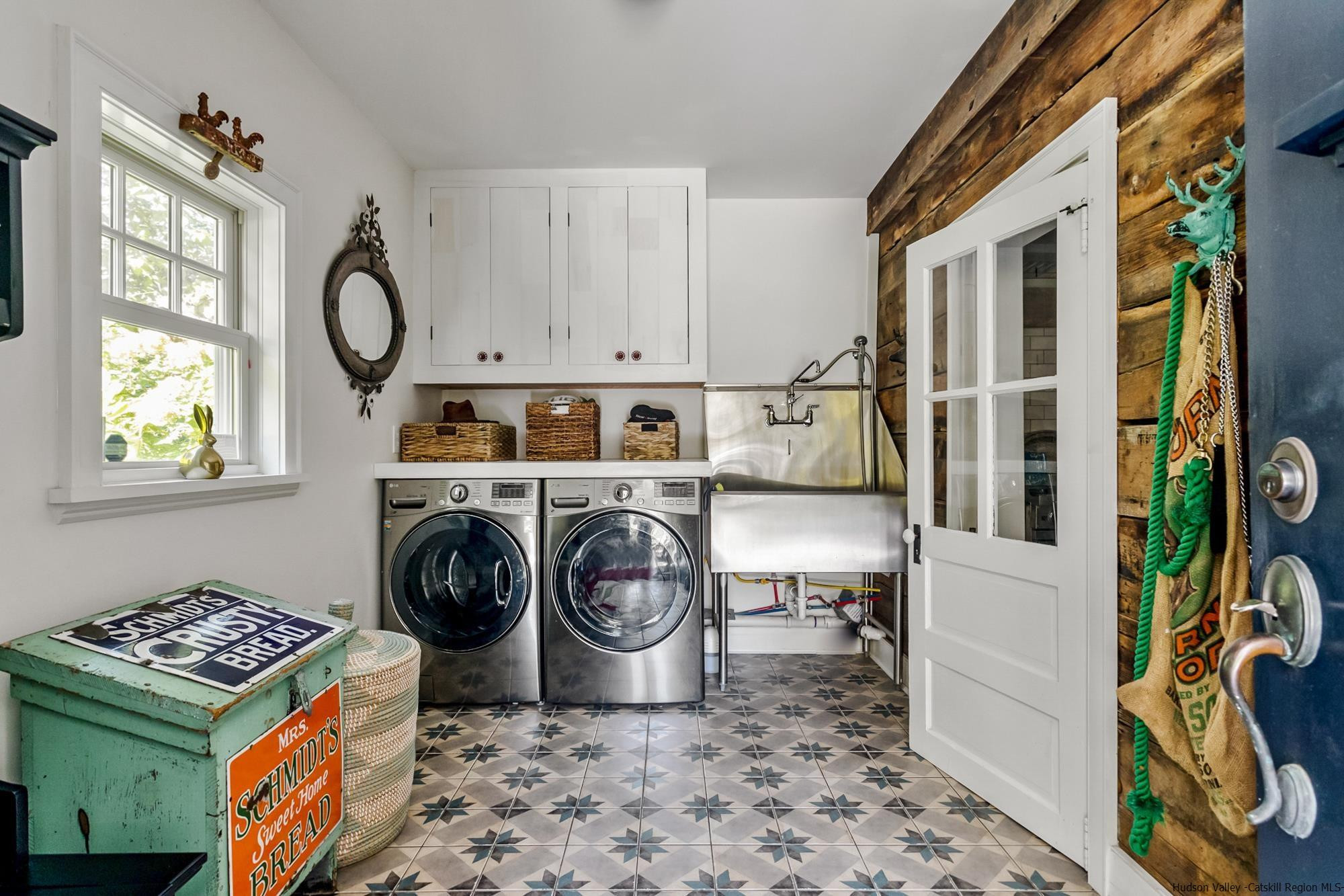 Renovated farmhouse + guest house