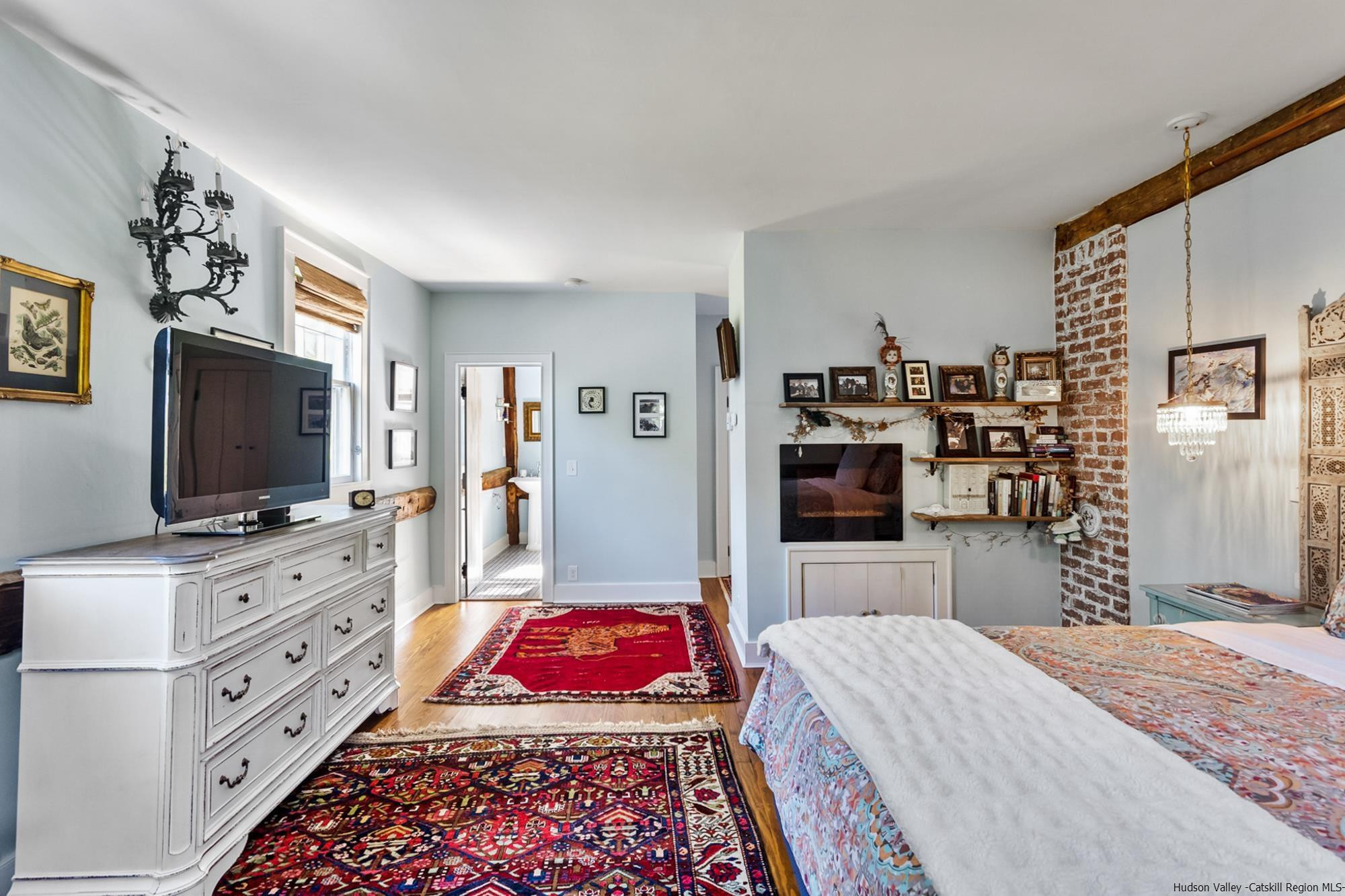 Renovated farmhouse + guest house